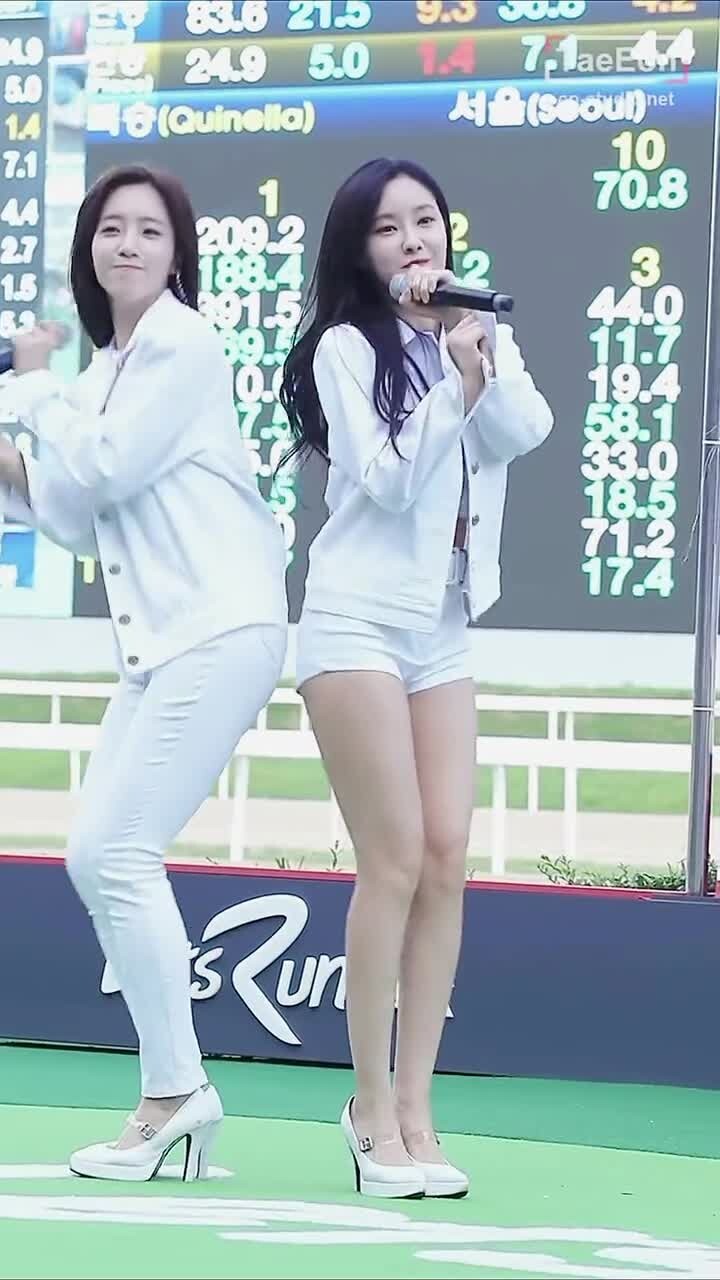 韩国国脚黄义助最新绯闻女友朴孝敏 这身材太让人让人羡慕💕