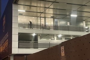 科贝记者：奥巴梅扬的经纪人仍在巴塞罗那高层办公室