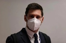 ??火星撞地球！巴黎皇家马德里球员抵达球场，梅西内马尔和其他人穿着西装革履