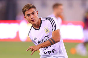 迪巴拉:身上有意大利、波兰血统。起名字Dybala,是波兰语Bybava的西班牙语变形